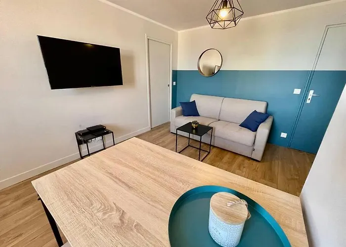 Daire Ivs Andreossy Vue Et Montagne Pour 4 Antibes